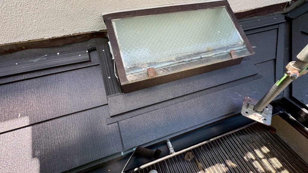 天窓まわりの屋根納まり
